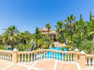 Gorgeous Villa with Pool and Tennis Court