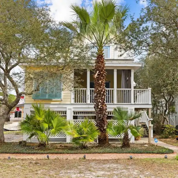 QUINTESSENTIAL FLORIDA BEACH COTTAGE