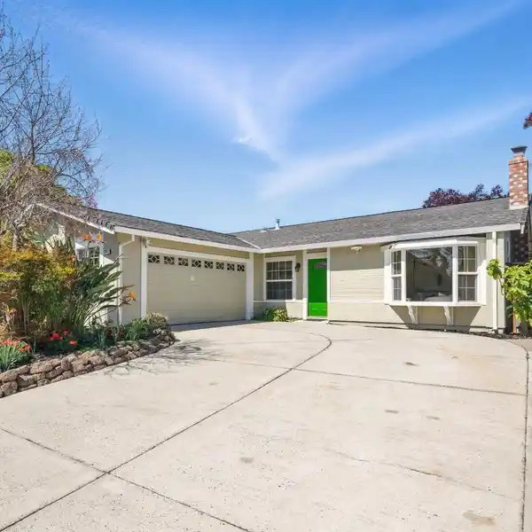 BRIGHT AND CHARMING HOME IN ARDENWOOD