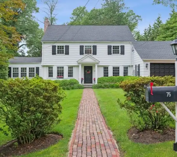 BEAUTIFULLY RENOVATED COLONIAL IN PRIME LOCATION