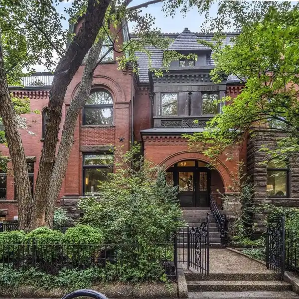 ARCHITECTURALLY SIGNIFICANT GRAND VICTORIAN HOME
