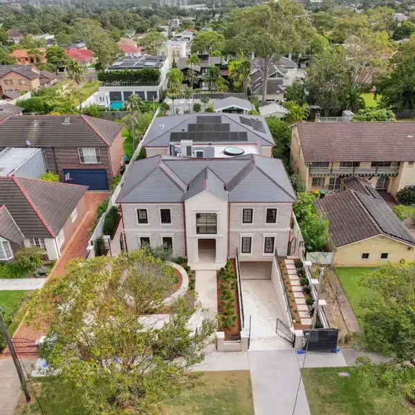 REFINED ARCHITECT-DESIGNED RESIDENCE