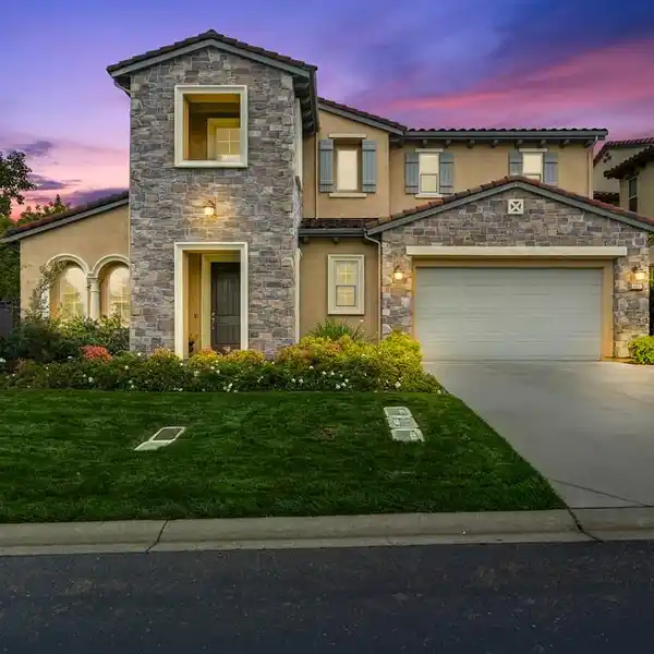 ELEGANT RESIDENCE IN SERRANO GOLF & COUNTRY CLUB