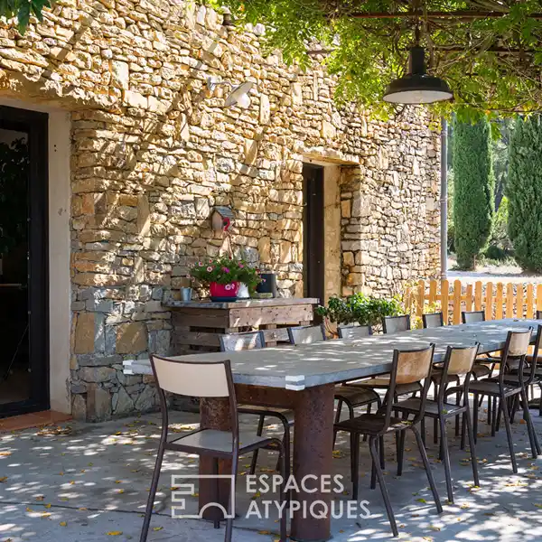 PROVENCAL PROPERTY IN AN ENCHANTING SETTING