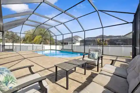 Spacious Five Bedroom Home with Resort-Style Backyard