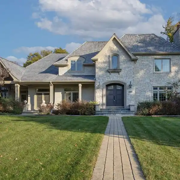 SOPHISTICATED COMFORT IN A PRIVATE GLENVIEW RETREAT