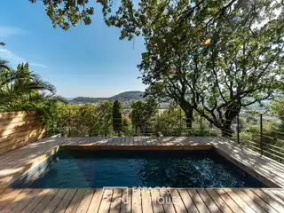 High-end Living in the Heights of Hyeres