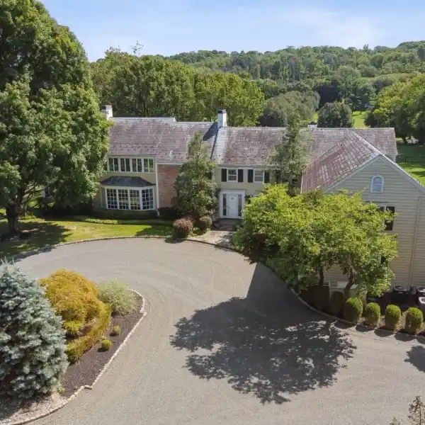 20-ACRE EQUESTRIAN ESTATE IN ROXITICUS VALLEY