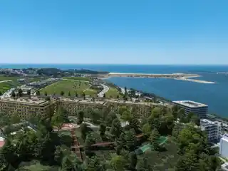 Riverside Luxury Residence with Expansive Sunlit Balcony