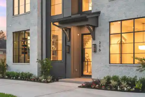 Exquisite New Construction in Garden Oaks