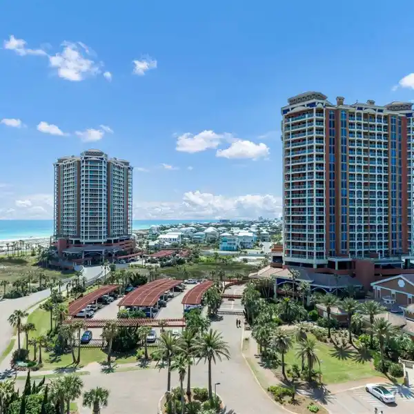 GORGEOUS COMPLETELY RENOVATED UNIT