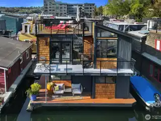 Floating Home in a Famous Community