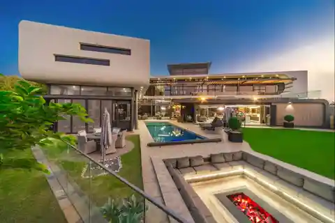 Bespoke Contemporary Home in Prestigious Steyn City Estate