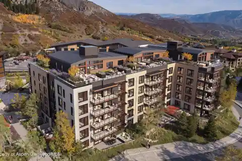 Corner Residence on the Mountain Side of Stratos