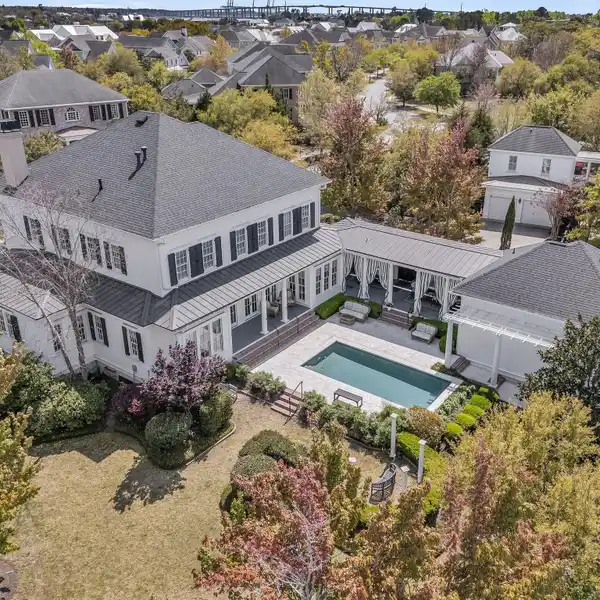 TRULY ICONIC HOME