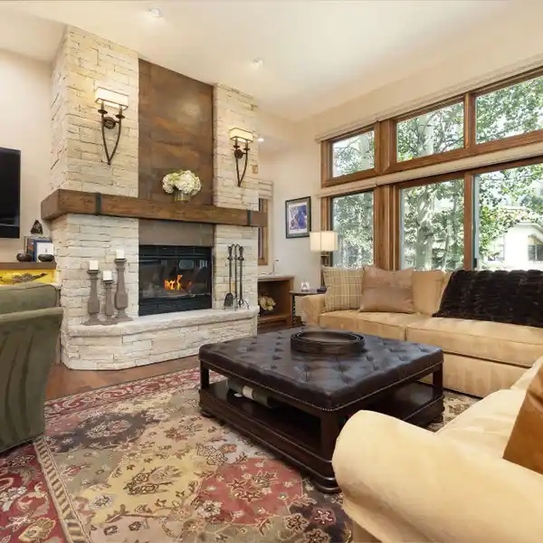 EXQUISITELY REIMAGINED END-UNIT MOUNTAIN TOWNHOME