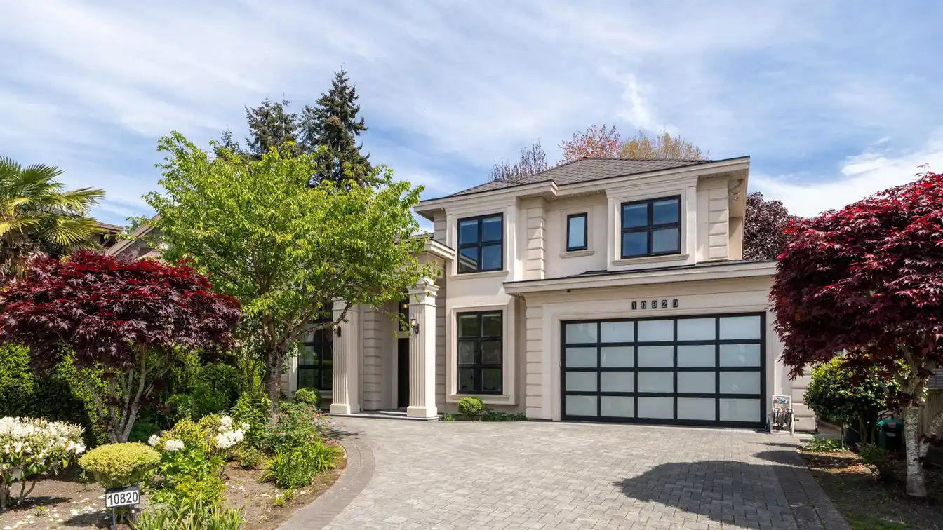 Custom Home in Prestigious Broadmoor