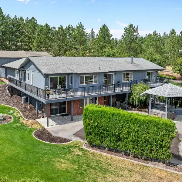 PEACEFUL LIVING WITH BREATHTAKING VIEWS