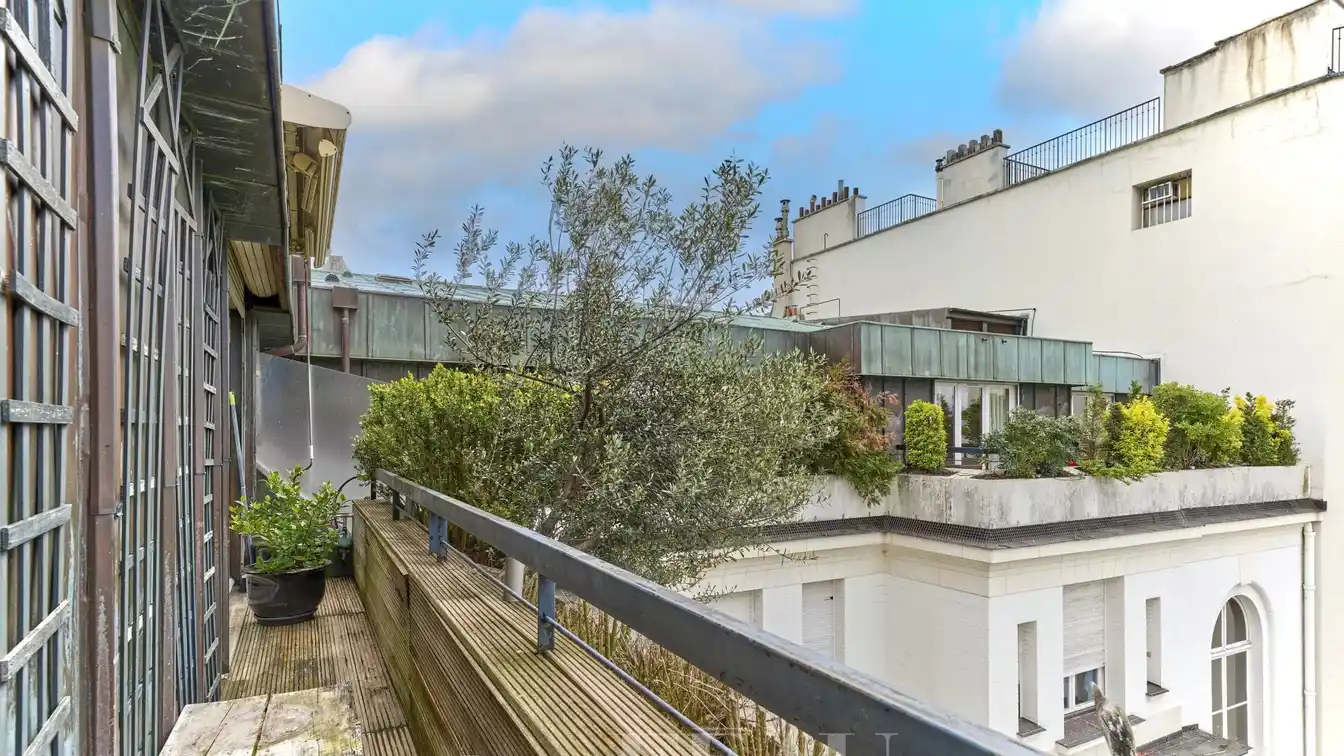 Sunlit Duplex with Stunning Views