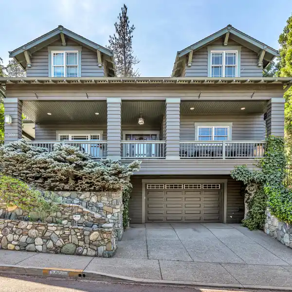 LUXURY LIVING IN THE HEART OF DOWNTOWN ASHLAND