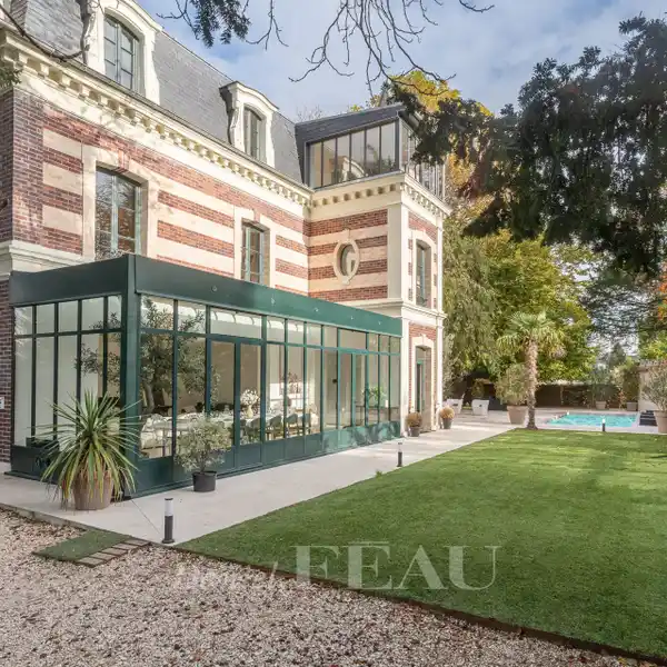 PERIOD PROPERTY WITH HEATED POOL