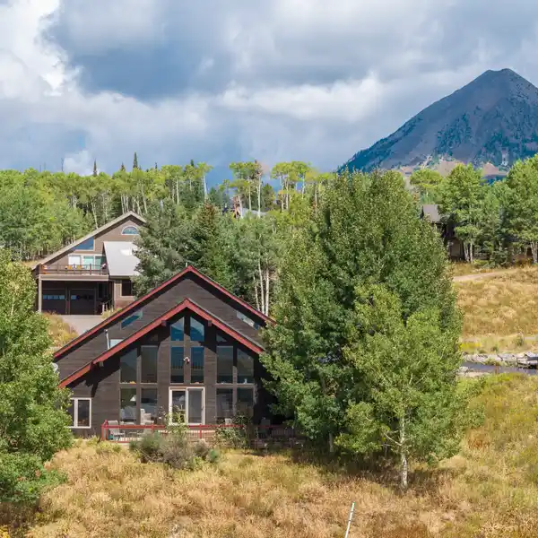 SERENE MOUNTAIN RETREAT NESTLED IN DESIRABLE SUBDIVISION