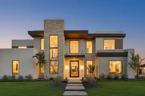 Sun-Filled Interiors with Expansive Glass Walls