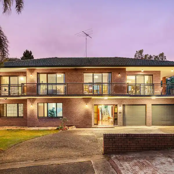 TIMELESSLY ELEGANT SOLID FULL-BRICK ESTATE