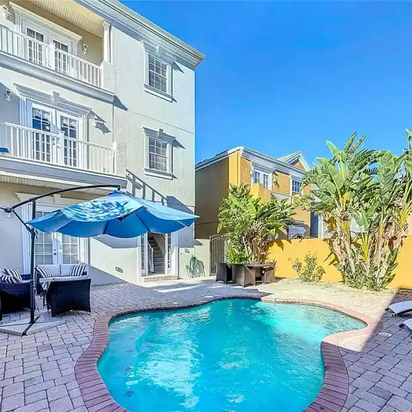 SIX BEDROOM POOL HOME IN THE EXCLUSIVE REUNION RESORT