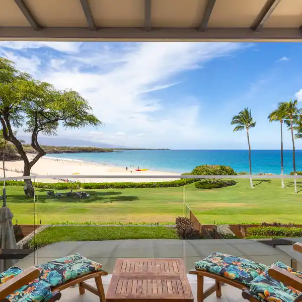 EXTRAORDINARY DIRECT OCEANFRONT RESIDENCE