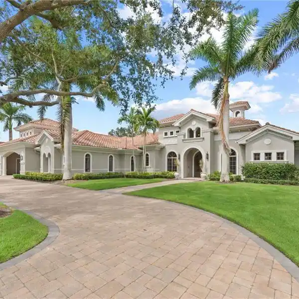 EXQUISITELY DESIGNED LUXURY HOME