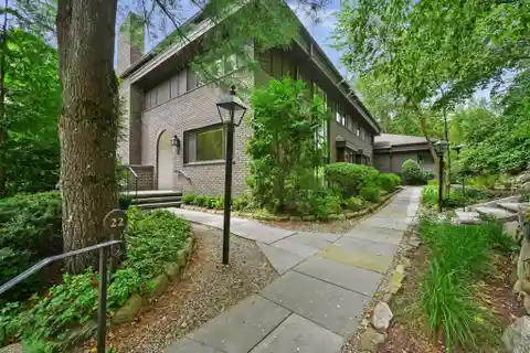 Elegant End Unit Townhouse in Canaan Close