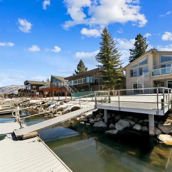 WATERSIDE LUXURY CONTEMPORARY