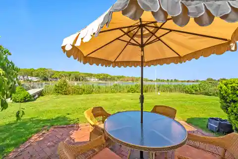 Cozy Waterfront Cottage for Rent