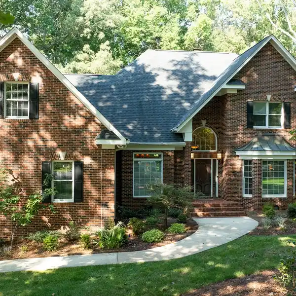BEAUTIFULLY MAINTAINED HOME IN A DESIRABLE COMMUNITY