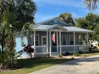 Charming Coastal Key-West-Style Retreat