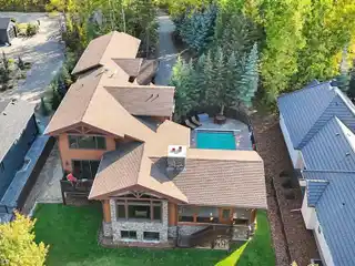 Luxury Waterfront Retreat on Honeymoon Bay