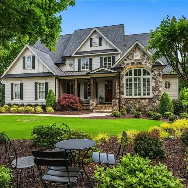EXCEPTIONAL HOME IN SOUGHT-AFTER OAK GROVE