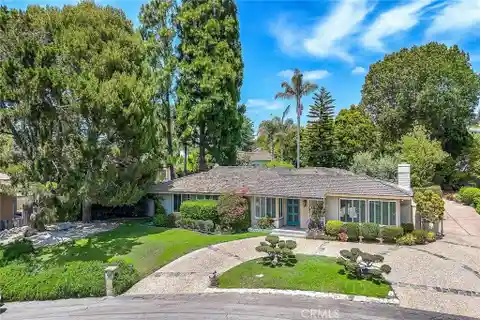 Comfort and Style in Lower Lunada Bay