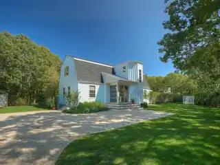Chicly Renovated Modern Barn Near Beach