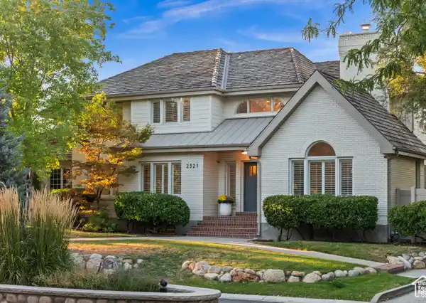 THOUGHTFULLY UPDATED HOME IN THE HEART OF HOLLADAY