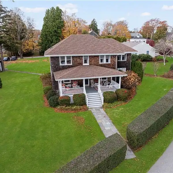 HISTORIC COTTAGE WITH BEAUTIFUL WATER VIEWS