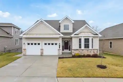 Elegance and Comfort in the Sought-after Traditions of America at Richland