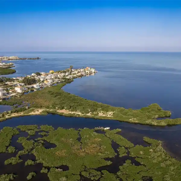 PRIVATE AND EXPANSIVE GULF ACREAGE