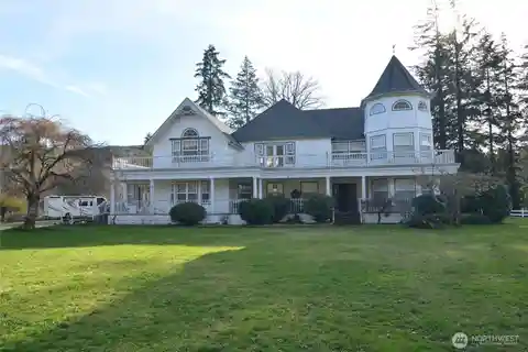 Victorian Estate on 20.55 Waterfront Acres