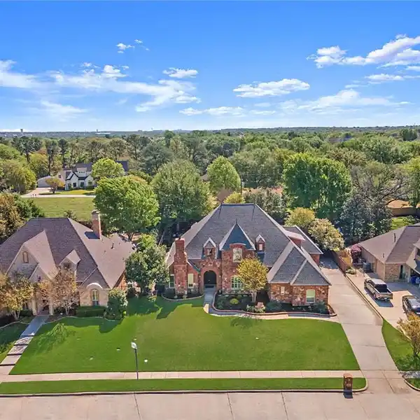 TIMELESS LUXURY IN COVETED WILLIAMSBURG ESTATES