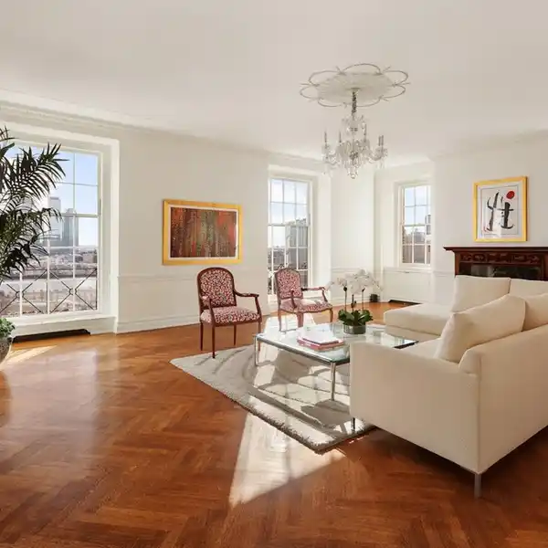 STATELY CANDELA ON SUTTON