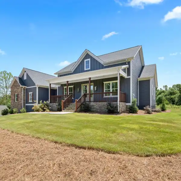 MODERN RETREAT WITH DEEDED SLIP