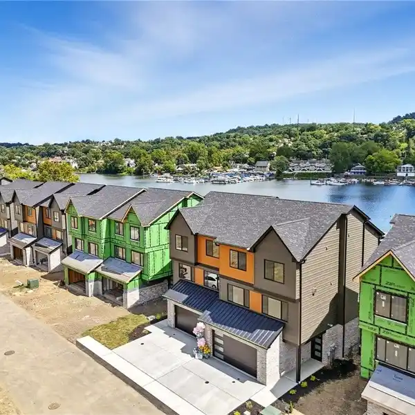 WHERE LUXURY LIVING MEETS UNPARALLELED CONVENIENCE