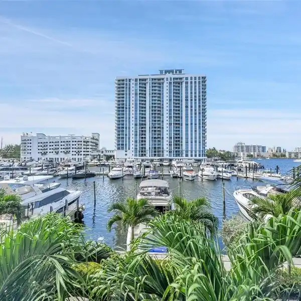 IMPECCABLY MAINTAINED UNIT AT MARINA PALMS